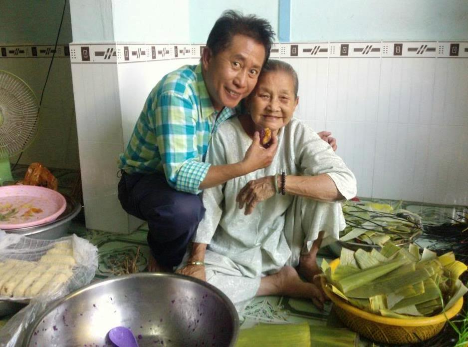 Yan Can Cook ghé thăm bà Trọng trong chương trình "Taste of Vietnam"